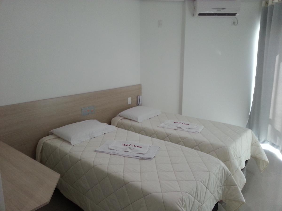 Hotel Vanes Coronel Freitas Ruang foto